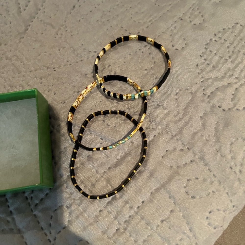 3 set Bracelets - Picture 2 of 6